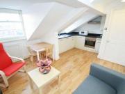 2 Bedrooms Flat for rent in Hanover Square, Leeds LS3