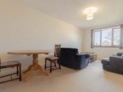 2 Bedrooms Flat for rent in Hawthornden Place, Edinburgh EH7