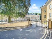 2 Bedrooms Flat for rent in Heathside Crescent, Woking GU22