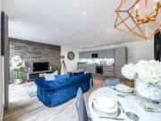 2 Bedrooms Flat for rent in Hepscott Road, London E9