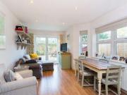 2 Bedrooms Flat for rent in Hetherington Road, London SW4
