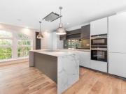 2 Bedrooms Flat for rent in High Park Road, Kew, London TW9
