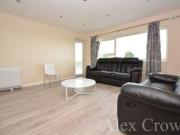 2 Bedrooms Flat for rent in High Road, Bushey Heath,...