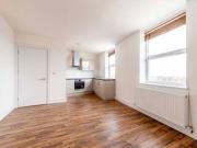 2 Bedrooms Flat for rent in High Road, North Finchley N12