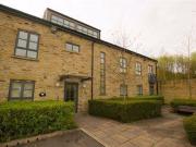 2 Bedrooms Flat for rent in Higher Tame Street,...