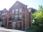 2 Bedrooms Flat for rent in Holly Royde Close,...