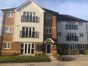 2 Bedrooms Flat for rent in Holmbush Drive, Faygate,...