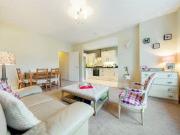 2 Bedrooms Flat for rent in Hopton Road, London SW16