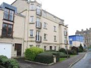 2 Bedrooms Flat for rent in Huntingdon Place, New Town EH7