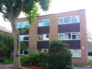 2 Bedrooms Flat for rent in Hutton Grove, Finchley N12