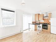 2 Bedrooms Flat for rent in Ilford Hill, Ilford IG1