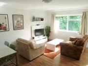 2 Bedrooms Flat for rent in Jordans Close, Guildford,...