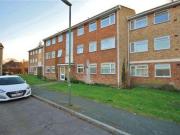 2 Bedrooms Flat for rent in Jordans Close, Guildford,...