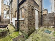 2 Bedrooms Flat for Rent in Kerrison Road | Foxtons
