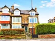 2 Bedrooms Flat for rent in Kings Road, Harrogate, North...