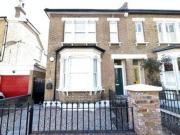 2 Bedrooms Flat for rent in Lansdowne Road, London E18