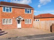 2 Bedrooms Flat for rent in Laurel Avenue, Englefield...