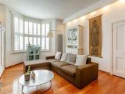 2 Bedrooms Flat for rent in Leathwaite Road, Clapham...