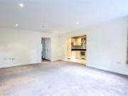 2 Bedrooms Flat for rent in Leret Way, Leatherhead KT22