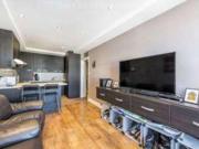 2 Bedrooms Flat for rent in Longley Road, Tooting Bec SW17