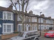 2 Bedrooms Flat for rent in Loxford Avenue, Upton...