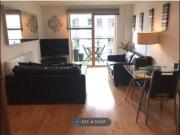2 Bedrooms Flat for rent in Mackenzie House, Leeds LS10