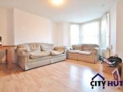 2 Bedrooms Flat for rent in Mayes Road, London N22