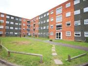 2 Bedrooms Flat for rent in Memorial Close, Heston,...
