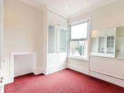 2 Bedrooms Flat for rent in Merton Road, Wandsworth,...
