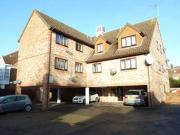 2 Bedrooms Flat for rent in Moorstown Court, Slough SL1