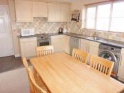 2 Bedrooms Flat for rent in Mountbatten Close, Ashton On...
