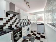 2 Bedrooms Flat for rent in New Wanstead, London E11