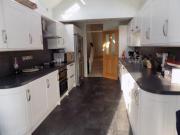 2 Bedrooms Flat for rent in Newton Road, Mumbles,...