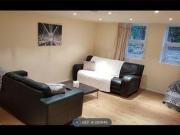 2 Bedrooms Flat for rent in North Grange Road, Leeds LS6