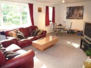 2 Bedrooms Flat for rent in Northenden Road, Sale M33
