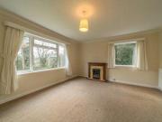 2 Bedrooms Flat for rent in Oakburn Court, Broomhall...