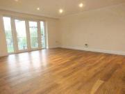 2 Bedrooms Flat for rent in Observer Drive, Watford WD18