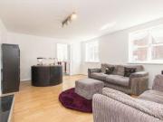 2 Bedrooms Flat for rent in Otter Close, London E15