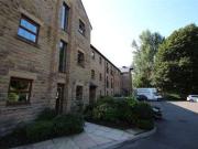 2 Bedrooms Flat for rent in Paperhouse Close, Rochdale,...
