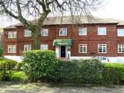 2 Bedrooms Flat for rent in Park Court, Prestwich,...