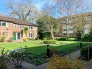 2 Bedrooms Flat for rent in Park Dale Court,...