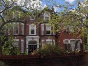 2 Bedrooms Flat for rent in Parkfield Road, Aigburth,...