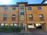 2 Bedrooms Flat for rent in Pasteur Drive, Swindon,...