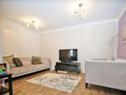2 Bedrooms Flat for rent in Paul Court, London Road,...