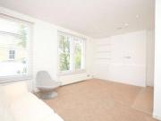 2 Bedrooms Flat for rent in Paulet Road, London SE5