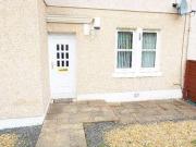 2 Bedrooms Flat for rent in Philpingstone Road, Falkirk...