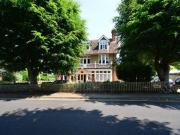 2 Bedrooms Flat for rent in Pit Farm Road, Guildford GU1