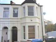 2 Bedrooms Flat for rent in Plum Lane, London SE18