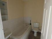 2 Bedrooms Flat for rent in Potovens Lane, Wakefield WF1