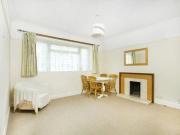 2 Bedrooms Flat for rent in Poynders Road, London SW4